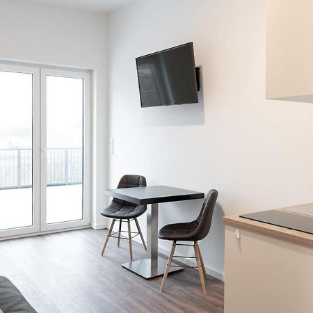 Monteurzimmer Berlin Pankow Mit Dachterrasse - Nur 10 Min. Von Der A10 - 3 Zimmer/ 7 Betten Exterior photo