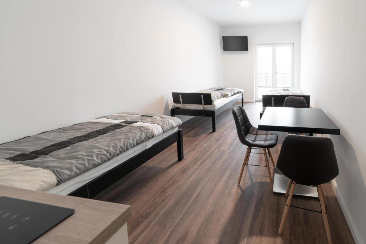 Monteurzimmer Berlin Pankow Mit Dachterrasse - Nur 10 Min. Von Der A10 - 3 Zimmer/ 7 Betten Exterior photo